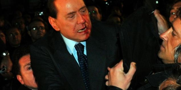 Se skandaløse Silvio med blod og bunga bunga
