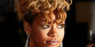 Den smukke popsanger Rihanna kaster sig over et Metallicanummer på sin næste plade.