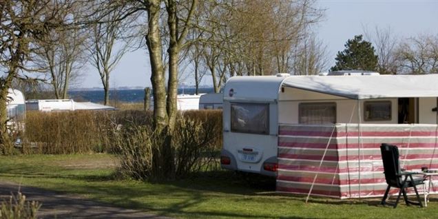 Første uheld: Polak lettede med campingvogn