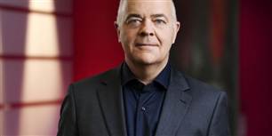 Jes Dorph kommer frem over til at hygge sig med Brian Laudrup, Preben Elkjær og Champions League-fodbold på TV 3.