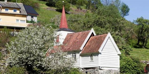 Kirketjener sigtet for voldtægt