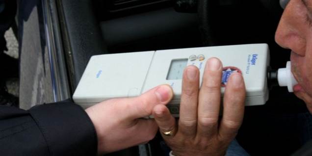 Fuld gammelfar sprængte næsten alkometer