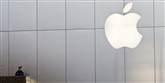 <span style='font-family: Arial; font-size: 15px; color: White;'>En politibetjent holder udkig foran Apples kæmpebutik i Beijing.</span> <span style='font-family: Arial; font-weight: normal; font-size: 15px; color: #999999;'>Foto: Andy Wong/AP / POLFOTO</span>