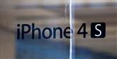 <span style='font-family: Arial; font-size: 15px; color: White;'>Splat! Det fine iPhone-logo på facaden af Apples butik blev dekoreret med æg.</span> <span style='font-family: Arial; font-weight: normal; font-size: 15px; color: #999999;'>Foto: Andy Wong/AP / POLFOTO</span>