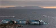 Mandag morgen er der ikke meget tilbage af det synkende krydstogtskib Costa Concordia, der støtte på grund fredag aften.
