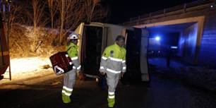 Redningspersonale på stedet. Ulykken skete på Istedrødvejen ved Hørsholm.