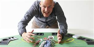 Arbejdsløse gambler med karrieren, når de søger job på nettet. I hvert fald er der masser af svindlere blandt arbejdsgiverne.