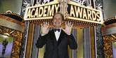 <span style='font-family: Arial; font-size: 15px; color: White;'>Oscarfesten er en kæmpe begivenhed, som bliver vist i hele verden. Bag løjerne i år stod den erfarne Oscar-vært Billy Crystal, som dermed har budt velkommen til  USA's største filmpris hele ni gange.</span> <span style='font-family: Arial; font-weight: normal; font-size: 15px; color: #999999;'>Foto: AP / POLFOTO</span>
