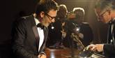 <span style='font-family: Arial; font-size: 15px; color: White;'>Den fjerde af de fem store Oscar-priser tildeles til årets bedste instruktør. Den ære gik i år til Michel Hazanavicius for 'The Artist'.</span> <span style='font-family: Arial; font-weight: normal; font-size: 15px; color: #999999;'>Foto: AP / POLFOTO</span>