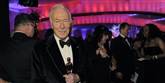 <span style='font-family: Arial; font-size: 15px; color: White;'>82-årige Christopher Plummer vandt en Oscar for bedste mandlige birolle i filmen 'Beginners'. Plummer er dermed den ældste person til at vinde en Oscar.</span> <span style='font-family: Arial; font-weight: normal; font-size: 15px; color: #999999;'>Foto: AP / POLFOTO</span>