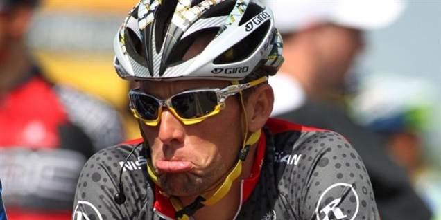 Dopingpoliti slår kloen i Lance Armstrong