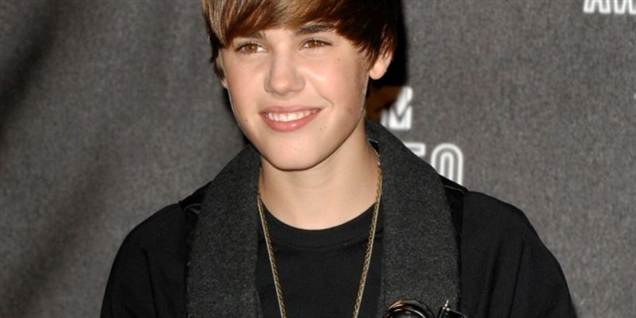 18 år i dag - se Bieber i billeder