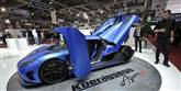 <span style='font-family: Arial; font-size: 15px; color: White;'>Det ligner nærmest noget fra de populære Transformers film, men det er en eksklusiv sportsvogn af mærket Koenigsegg 2013 Agera R.</span> <span style='font-family: Arial; font-weight: normal; font-size: 15px; color: #999999;'>Foto: AP / POLFOTO</span>