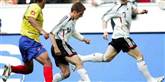 <span style='font-family: Arial; font-size: 15px; color: White;'>Anfører for Bayern München og Tyskland, Phillip Lahm, er den højest placerede tysker på listen. 105 millioner kroner får han sat ind på sin konto om året.</span> <span style='font-family: Arial; font-weight: normal; font-size: 15px; color: #999999;'>Foto: Martin Meisner / POLFOTO</span>