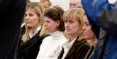 <span style='font-family: Arial; font-size: 15px; color: White;'>Den årlige generalforsamling hos Maersk er og bliver en familiebegivenhed. Børnebørnene lytter her i 2004 til bedstefars holde tale. Fra venstre: Ulrikke Mærsk Mc-Kinney Olufsen, Cecilie Mærsk Mc-Kinney Arnesen, Charlotte Mærsk Mc-Kinney Arnesen og Chastine Mærsk Mc-Kinney Olufsen.</span> <span style='font-family: Arial; font-weight: normal; font-size: 15px; color: #999999;'>Foto: Arkiv / POLFOTO</span>