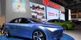 <span style='font-family: Arial; font-size: 15px; color: White;'>Toyota har denne koncept-hybridbil med som deres indspark. NS4 Plug-In Hybrid er det mundrette navn til bilen, der må siges at have et noget futuristisk design.</span> <span style='font-family: Arial; font-weight: normal; font-size: 15px; color: #999999;'>Foto: Vincent Thian / POLFOTO</span>