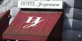 <span style='font-family: Arial; font-size: 15px; color: White;'>Til gengæld gik det ud over Hotel Jørgensen i København, da den etbenede bombemands bombe eksploderede før tid.</span> <span style='font-family: Arial; font-weight: normal; font-size: 15px; color: #999999;'>Foto: DRESLING JENS / POLFOTO</span>