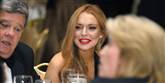 <span style='font-family: Arial; font-size: 15px; color: White;'>Skandaleramte Lindsay Lohan, der deltog i middagen sammen med sin advokat, var i godt humør. Hun forærede en ældre spansk rengøringsdame 100 dollar under festen.</span> <span style='font-family: Arial; font-weight: normal; font-size: 15px; color: #999999;'>Foto: Haraz N. Ghanbari / POLFOTO</span>