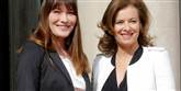 <span style='font-family: Arial; font-size: 15px; color: White;'>Her står de to førstedamer Valerie Trierweiler til højre med den afgående præsident Nicolas Sarkozys kone Carla Bruni-Sarkozy til venstre.</span> <span style='font-family: Arial; font-weight: normal; font-size: 15px; color: #999999;'>Foto: AP Photo / POLFOTO</span>