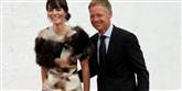 <span style='font-family: Arial; font-size: 15px; color: White;'>Hun var som taget ud af et modeshow - Agnete Arnø Scherfig, der ankom i en af festens flotteste kjoler. Ved sin side havde hun sin mand, advokat og administrerende direktør, Christian Scherfig.</span> <span style='font-family: Arial; font-weight: normal; font-size: 15px; color: #999999;'>Foto: Claus Bonnerup / POLFOTO</span>