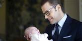 <span style='font-family: Arial; font-size: 15px; color: White;'>Estelles far Prins Daniel af Sverige og hertug af Västergötland blev gift med Kronprinsesse Victoria i juni 2010.</span> <span style='font-family: Arial; font-weight: normal; font-size: 15px; color: #999999;'>Foto: (AP Photo/Swedish Royal Court)</span>