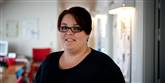 <span style='font-family: Arial; font-size: 15px; color: White;'>"Hold nu op, det skal I da ikke blande jer i," siger sosu-assistent Pia Andersen. Hun er selv kun 'arbejdsryger', og ville formentlig slet ikke ryge, hvis det blev bandlyst i arbejdstiden.</span> <span style='font-family: Arial; font-weight: normal; font-size: 15px; color: #999999;'>Foto: Søren Elkrog Friis</span>