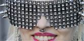 <span style='font-family: Arial; font-size: 15px; color: White;'>Briller a la Lady Gaga kunne var også at finde blandt festivaldeltagerne.</span> <span style='font-family: Arial; font-weight: normal; font-size: 15px; color: #999999;'>Foto: AP / Jens Meyer / POLFOTO</span>