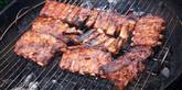 <span style='font-family: Arial; font-size: 15px; color: White;'>Det er ikke kun de umiddelbare farer, man skal være opmærksom på. For meget grill er usundt, da branket kød kan være kræftfremkaldende. For at undgå for mange skadelige stoffer kan man grille i stanniol eller grillbakker, lyder rådet fra Mona-Lise Binderup, der er seniorforsker ved Fødevare Instituttet, til Ingenøren.dk.</span> <span style='font-family: Arial; font-weight: normal; font-size: 15px; color: #999999;'>Foto: Colourbox</span>