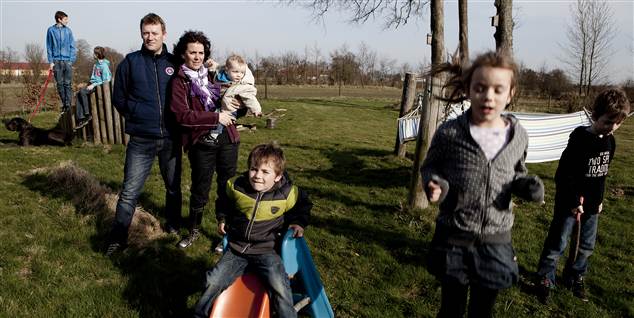 Paw fik sparket, da konen klagede over fyring