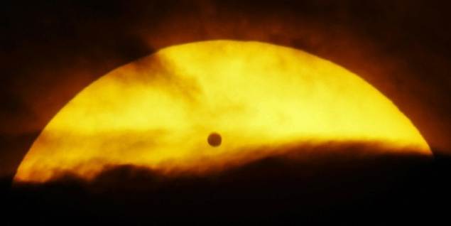 Se Venus stævnemøde med solen