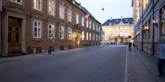 <span style='font-family: Arial; font-size: 15px; color: White;'>Fredag morgen starter den kinesiske præsident ved Moltkes Palæ med en konference om forretning og handel. Her deltager en god blanding af ministre og kronprins Frederik.</span> <span style='font-family: Arial; font-weight: normal; font-size: 15px; color: #999999;'>Foto: Jakob Valling</span>