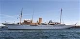 <span style='font-family: Arial; font-size: 15px; color: White;'>Klokken 10 starter en rundtur i Københavns havn ombord på kongeskibet "Dannebrog". Her deltager dronning Margrethe, prins Henrik, Hu Jintao og hans hustru Liu Yongqing.</span> <span style='font-family: Arial; font-weight: normal; font-size: 15px; color: #999999;'>Foto: DRESLING JENS / POLFOTO</span>