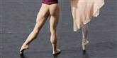 <span style='font-family: Arial; font-size: 15px; color: White;'>Turnéen Kongelig sommerballet har i år besøgt syv danske byer og præsenteret et blandet program af klassisk og moderne ballet.</span> <span style='font-family: Arial; font-weight: normal; font-size: 15px; color: #999999;'>Foto: DALSGAARD MIRIAM / POLFOTO</span>