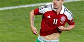 <span style='font-family: Arial; font-size: 15px; color: White;'>Nicklas Bendtner blev nemlig så glad for sin scoring, at han følte trang til at flashe underdrengene.</span> <span style='font-family: Arial; font-weight: normal; font-size: 15px; color: #999999;'>Foto: Michael Probst/AP / POLFOTO</span>