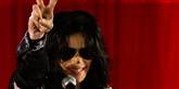 <span style='font-family: Arial; font-size: 15px; color: White;'>I marts 2009 annoncerede Michael Jackson, at han ville tage på turné igen, og i løbet af kort tid blev samtlige 50 koncerter udsolgt. Han nåede ikke at give en eneste.</span> <span style='font-family: Arial; font-weight: normal; font-size: 15px; color: #999999;'>Foto: Danny Moloshok / POLFOTO</span>