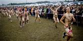 <span style='font-family: Arial; font-size: 15px; color: White;'>Og de giver den gas på ruten rundt på festivalen.</span> <span style='font-family: Arial; font-weight: normal; font-size: 15px; color: #999999;'>Foto: Magnus Holm / POLFOTO</span>