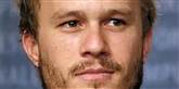 <span style='font-family: Arial; font-size: 15px; color: White;'>Heath Ledger var på vej til mega-stjerne-status, da han pludselig døde 2008 af hjerteproblemer. Han havde angiveligt et misbrug af diverse piller. Batman-stjernen efterlod sig datteren Matilda.</span> <span style='font-family: Arial; font-weight: normal; font-size: 15px; color: #999999;'>Foto: Howie Berlin / Creative Commons Attribution ShareAlike 2.0</span>