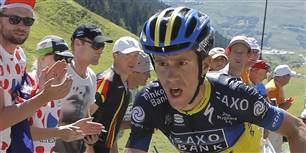 Den danske bjergged fra Hammel, Chris Anker Sørensen, får opbakning ikke bare på bjergene i det franske. På landets arbejdspladser følger mange med den klejne jyde og alle de andre danskere under den store sportssommer.