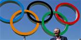 <span style='font-family: Arial; font-size: 15px; color: White;'>Her ses ringene sammen med præsidenten for Den Internationale Olympiske Komité, Jacques Rogge.</span> <span style='font-family: Arial; font-weight: normal; font-size: 15px; color: #999999;'>Foto: AP Photo/Jae C. Hong / POLFOTO</span>