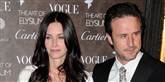 <span style='font-family: Arial; font-size: 15px; color: White;'>Stjernen fra tv-serien 'Venner' og gemalen David Arquette mødte hinanden under optagelserne til 'Scream' i 1995. For halvandet år siden blev parret separeret - men først nu tager de skridtet fuldt ud.</span> <span style='font-family: Arial; font-weight: normal; font-size: 15px; color: #999999;'>Foto: Colourbox</span>
