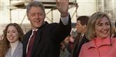 <span style='font-family: Arial; font-size: 15px; color: White;'>Cigar-sex i det ovale kontor sendte den daværende amerikanske præsident, Bill Clinton, til tælling. Men alt imens kræfter på USA's højrefløj kæmpede for at få ham bragt for en domstole, tilgav konen Hillary ham hurtigt igen.</span> <span style='font-family: Arial; font-weight: normal; font-size: 15px; color: #999999;'>Foto: White House photo/public domain/Wikimedia Commons</span>