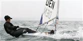 <span style='font-family: Arial; font-size: 15px; color: White;'>Klokken 15.00: Sejlsport, RS: X, 9. og 10. sejlads: Sebastian Fleischer. (modelbillede).</span> <span style='font-family: Arial; font-weight: normal; font-size: 15px; color: #999999;'>Foto: Mick Anderson/ mickanderson.dk for Dansk Sejlunion</span>