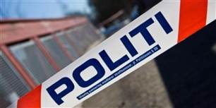 Retsmedicinerne arbejder nu på stedet.