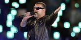 <span style='font-family: Arial; font-size: 15px; color: White;'>Den verdenskendte sanger George Michael gav den gas under gårsdagens to og en halv time lange afslutningsshow.</span> <span style='font-family: Arial; font-weight: normal; font-size: 15px; color: #999999;'>Foto: AP/Martin Meissner / POLFOTO</span>