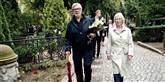 <span style='font-family: Arial; font-size: 15px; color: White;'>Her ankommer kollegerne Morten Grundwal og Lily Weiding til Frederiksberg Kirke.</span> <span style='font-family: Arial; font-weight: normal; font-size: 15px; color: #999999;'>Foto: Rumle Skafte / POLFOTO</span>