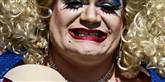 <span style='font-family: Arial; font-size: 15px; color: White;'>Årets Pride Parade markerede afslutningen på en uges fest i friheden og lighedens tegn. Og der var glimmer, makeup og regnbueflag i bybilledet, da danske homo-, bi- og transkønnede fejrede sig selv og hinanden.</span> <span style='font-family: Arial; font-weight: normal; font-size: 15px; color: #999999;'>Foto: Niels Hougaard / POLFOTO</span>