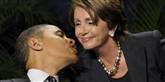 <span style='font-family: Arial; font-size: 15px; color: White;'>Nancy Pelosi er formand for Repræsentanternes Hus, og hun blev som første kvinde valgt som kammerets formand. Det gør hende tydeligvis berettiget til et anerkendende kindkys fra tid til anden.</span> <span style='font-family: Arial; font-weight: normal; font-size: 15px; color: #999999;'>Foto: Susan Walsh / POLFOTO</span>
