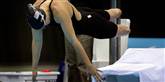 <span style='font-family: Arial; font-size: 15px; color: White;'>Her springer amerikanske Jessica Long i vandet for at svømme 100 meter butterfly. Den 20-årige kvinde har sat 20 verdensrekorder og har været medlem af USA's paralympiske hold, siden hun var 12.</span> <span style='font-family: Arial; font-weight: normal; font-size: 15px; color: #999999;'>Foto: Emilio Morenatti / POLFOTO</span>