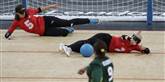 <span style='font-family: Arial; font-size: 15px; color: White;'>Danmarks goalball-hold tabte i går 2-0 til Brasilien. Goalball spilles i tremandshold, og spillerne er blinde. Det handler om at forhindre, at bolden, der er udstyret med klokker, ryger i mål.</span> <span style='font-family: Arial; font-weight: normal; font-size: 15px; color: #999999;'>Foto: Emilio Morenatti / POLFOTO</span>