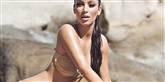 <span style='font-family: Arial; font-size: 15px; color: White;'>Tilbage i bikinien slanger Kim Kardashian sin smækre krop på strandens store sten.

- Sten-klatring lol, fjoller tv-personligheden den 21. august. 

Kilde: The Sun/Twitter</span> <span style='font-family: Arial; font-weight: normal; font-size: 15px; color: #999999;'>Foto: Twitter</span>